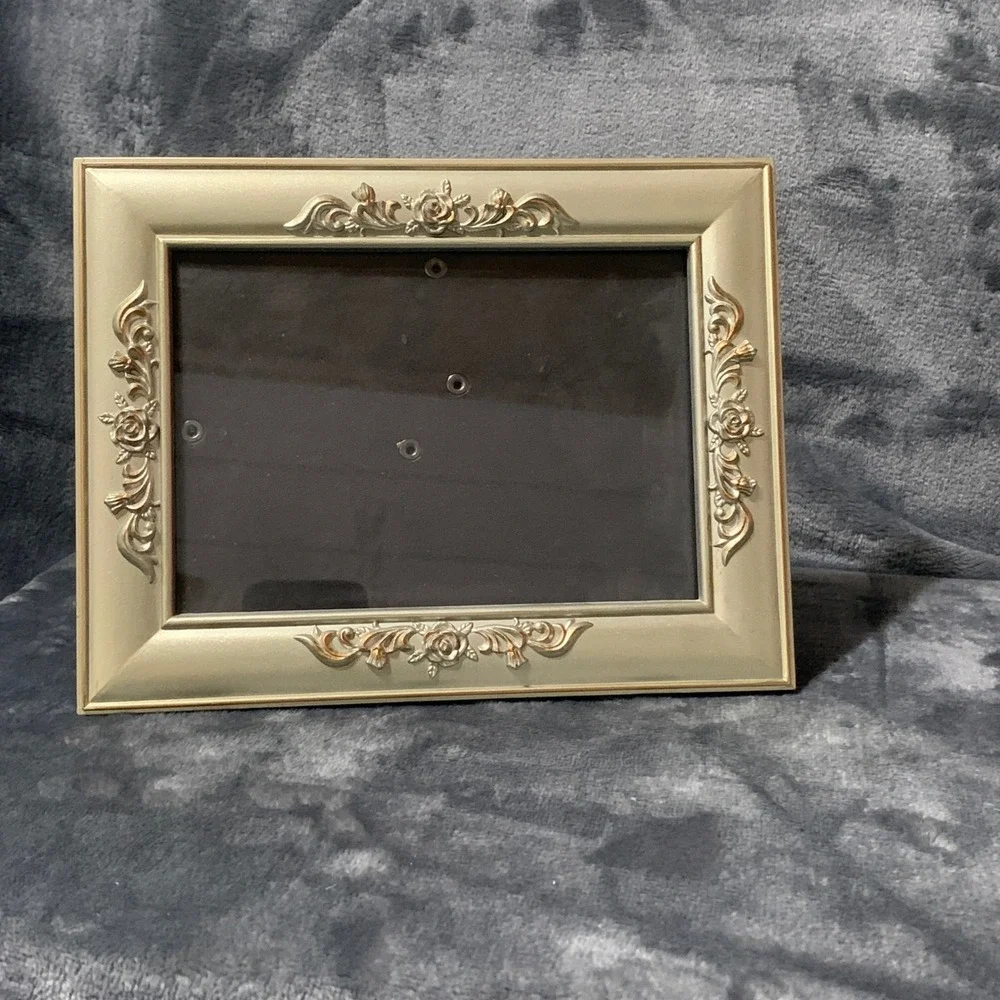 Victorian Style Picture Frame 4.5x6.5 in Ornate Rose Scroll Champagne Gold EUC